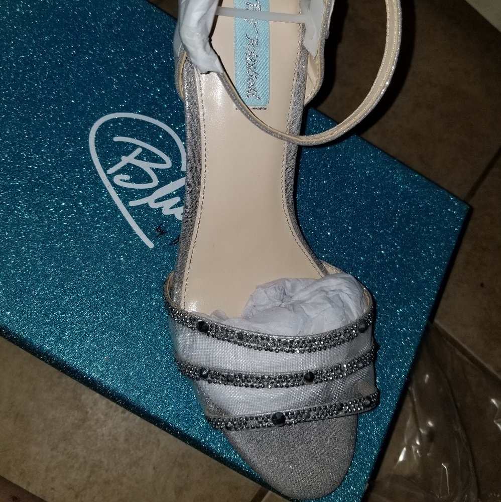 Betsy Johnson blue bottom